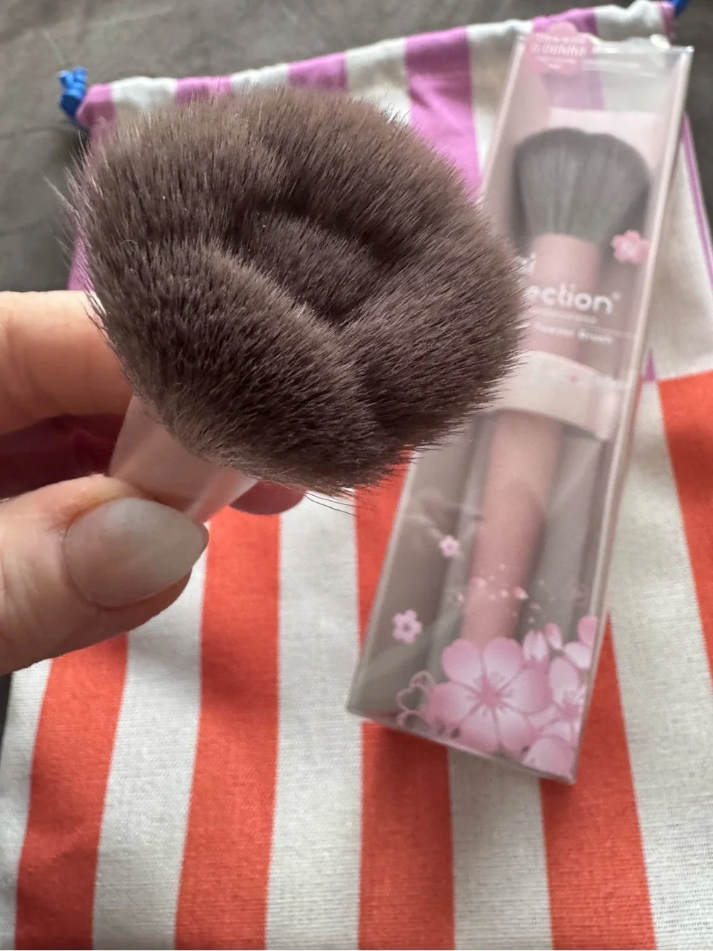Perfection Pink Handle Gray Bristle Flower Powder Brush